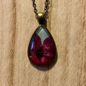 NEW - Winter Garden Studios Handmade Pressed Flower Necklace